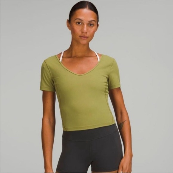 Lululemon Align Tee in Green Nulu Crop Style Short Sleeve Sz 4 - Picture 1 of 6